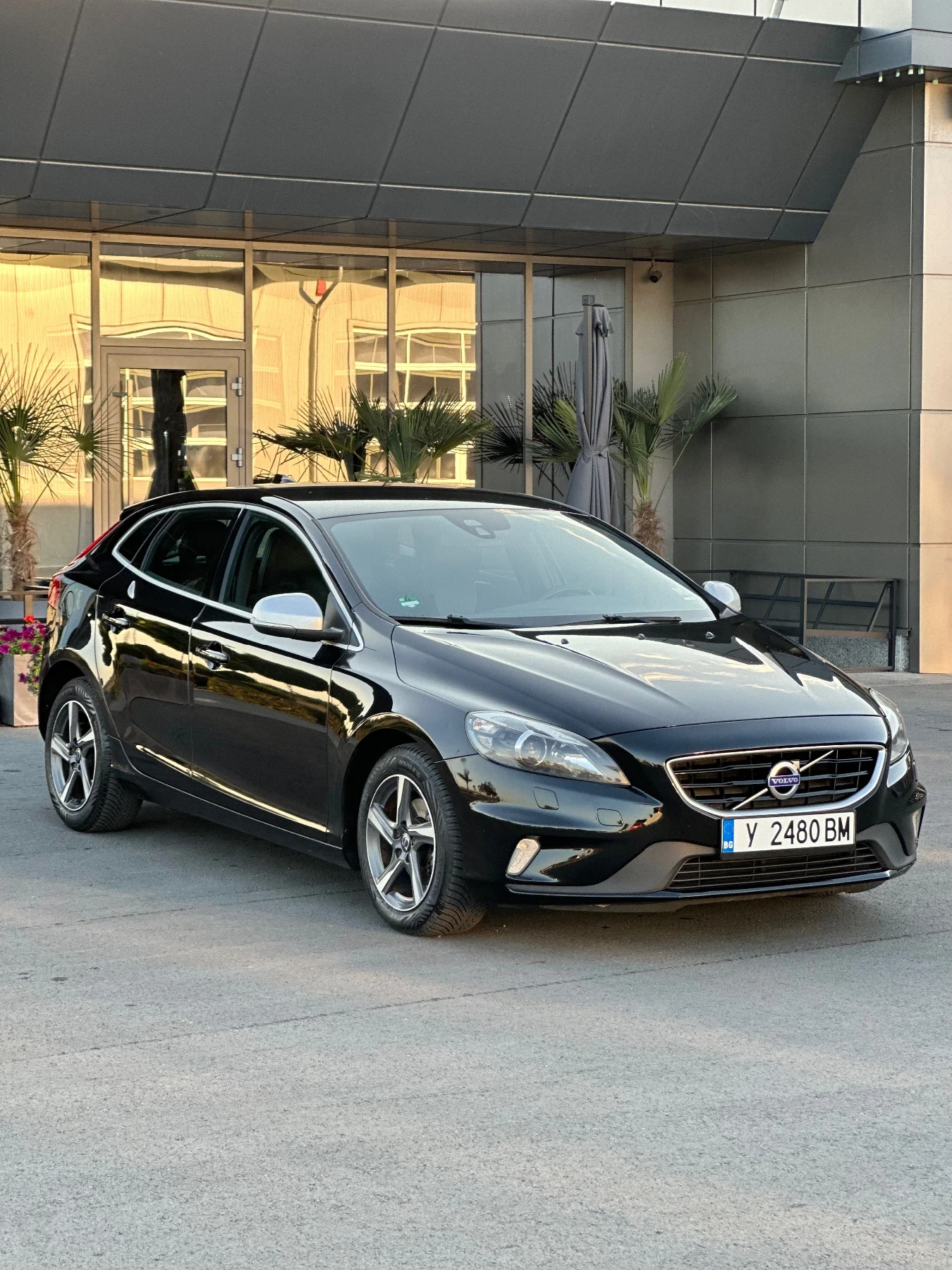 Volvo V40 2.0 R-Design , снимка 2 - Автомобили и джипове - 55468212