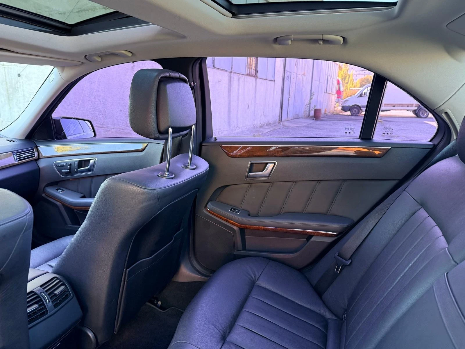 Mercedes-Benz E 300, снимка 9 - Автомобили и джипове - 56289000