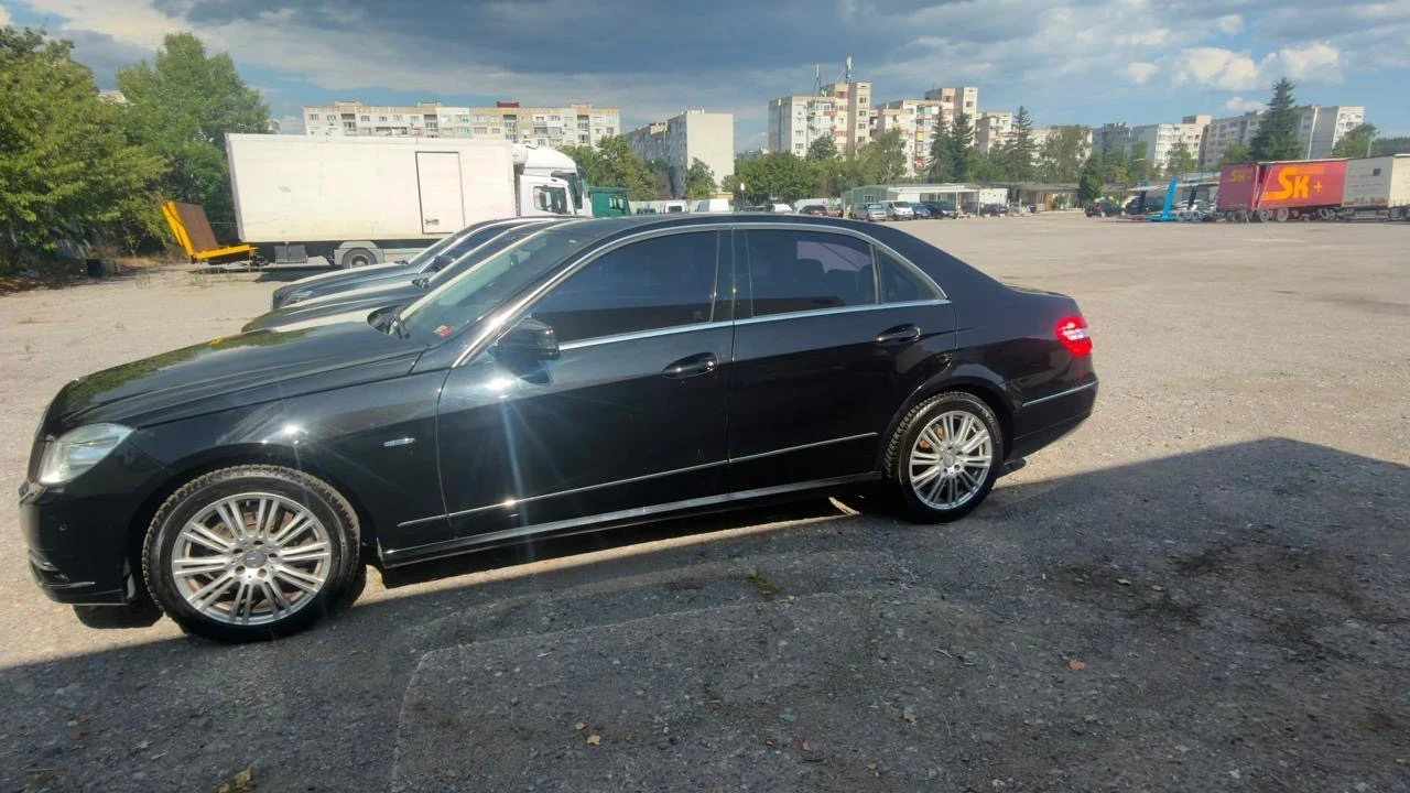 Mercedes-Benz E 300, снимка 10 - Автомобили и джипове - 55501972