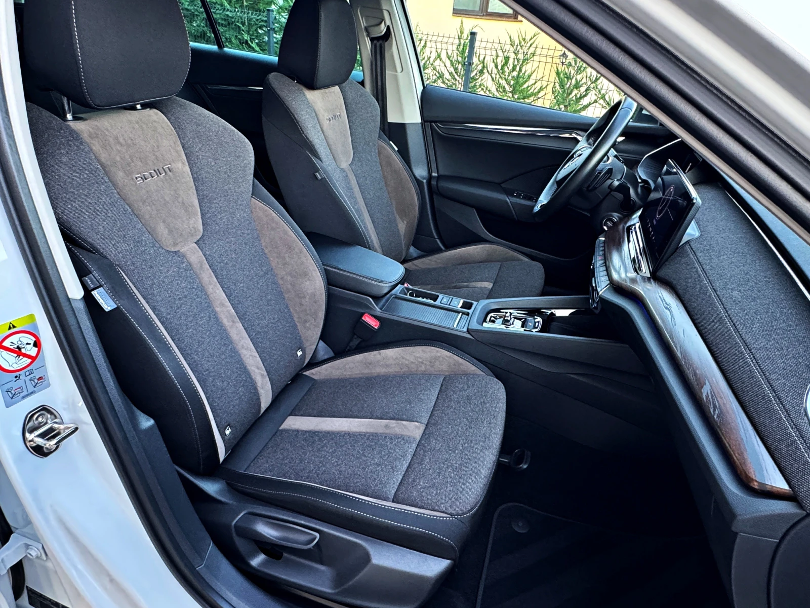 Skoda Octavia SCOUT/4x4/ДИГИТАЛ/MATRIX/АМБИЕНТ/КАТО НОВ, снимка 9 - Автомобили и джипове - 55754730