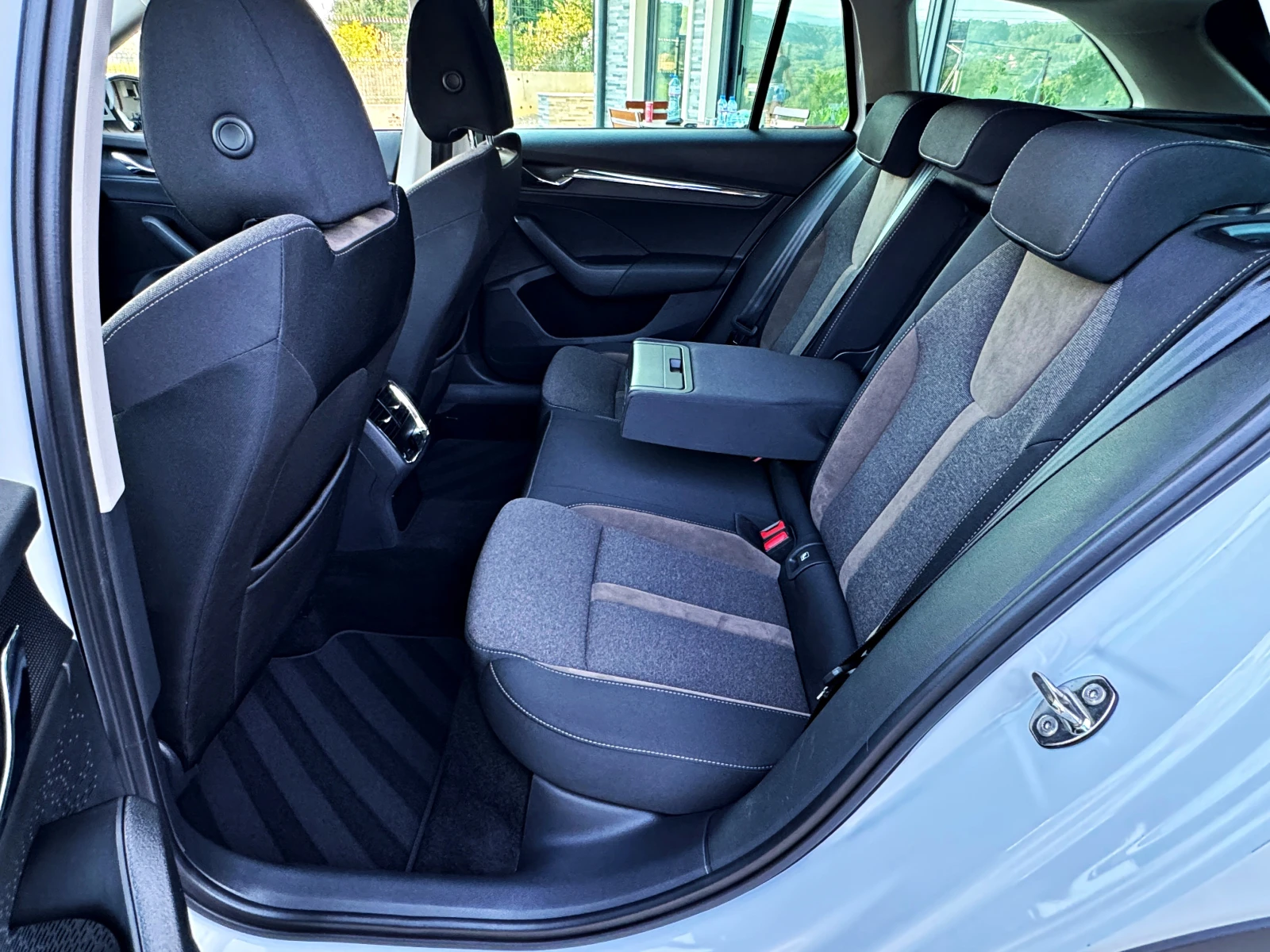 Skoda Octavia SCOUT/4x4/ДИГИТАЛ/MATRIX/АМБИЕНТ/КАТО НОВ, снимка 11 - Автомобили и джипове - 55754730