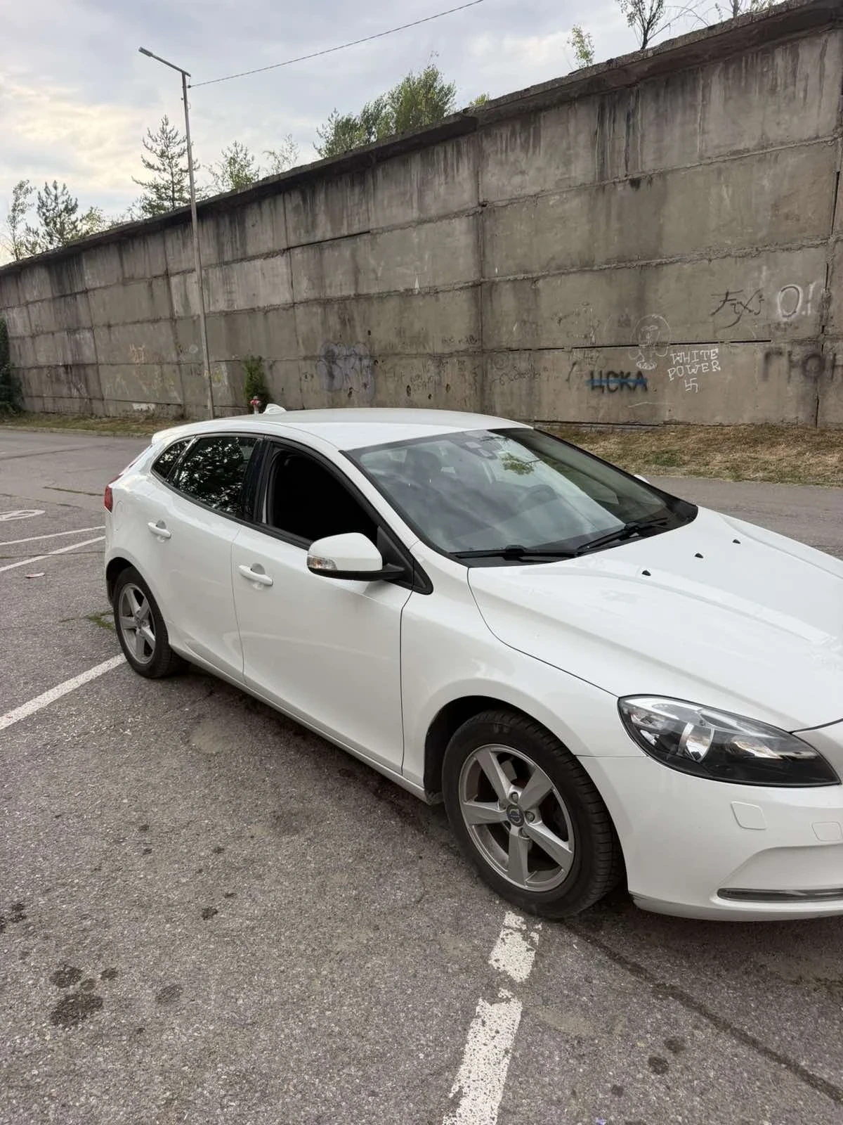 Volvo V40 2.0, снимка 9 - Автомобили и джипове - 56260900