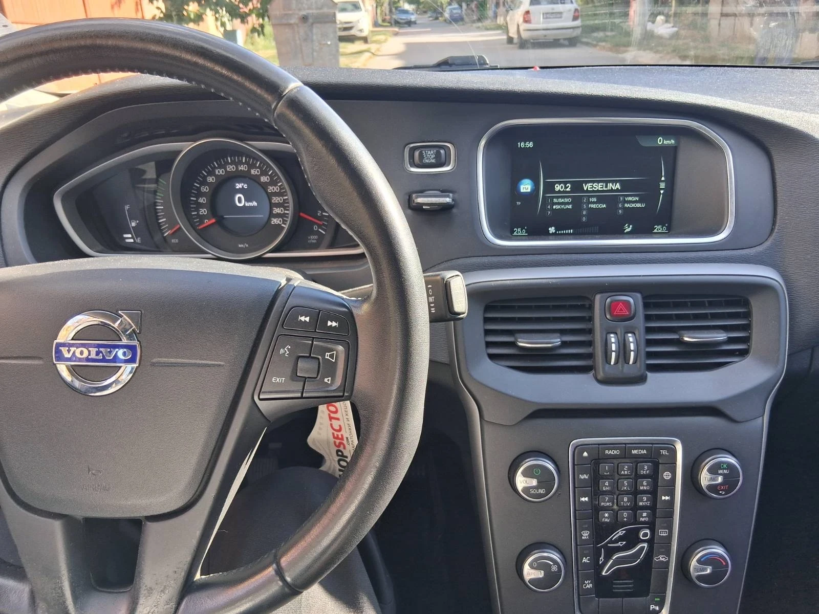 Volvo V40 2.0, снимка 13 - Автомобили и джипове - 56260900