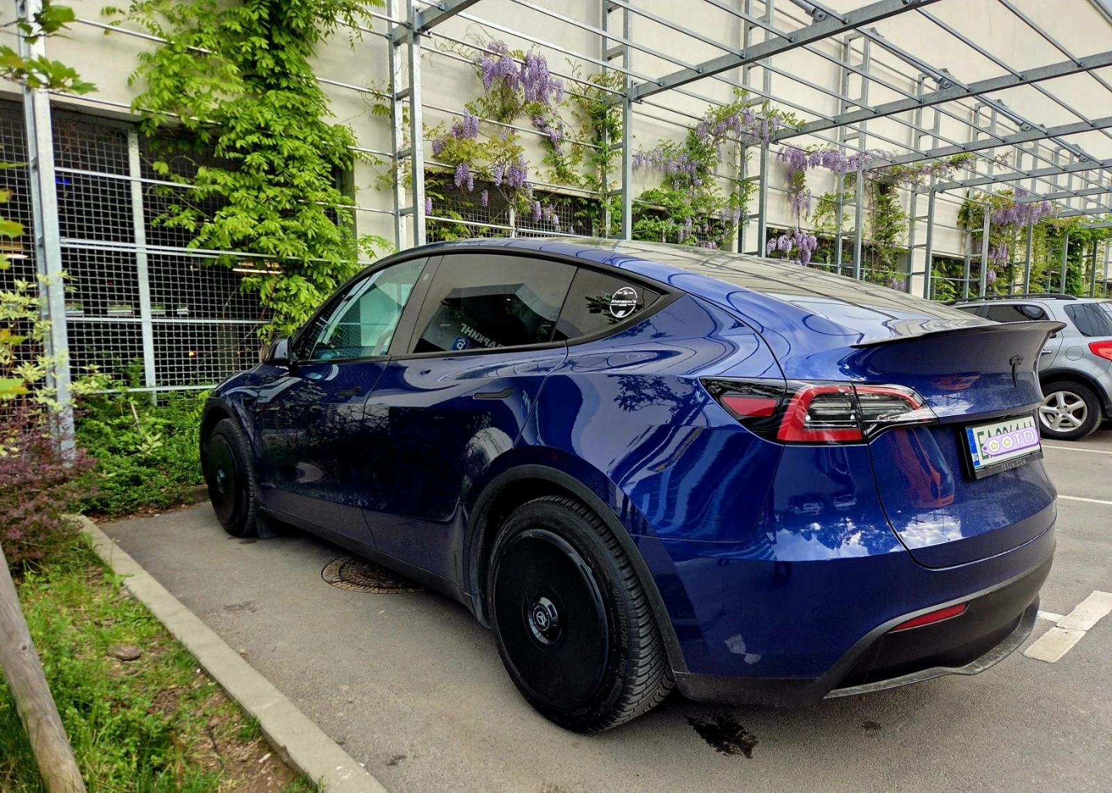Tesla Model Y RWD LFP, снимка 2 - Автомобили и джипове - 56360526