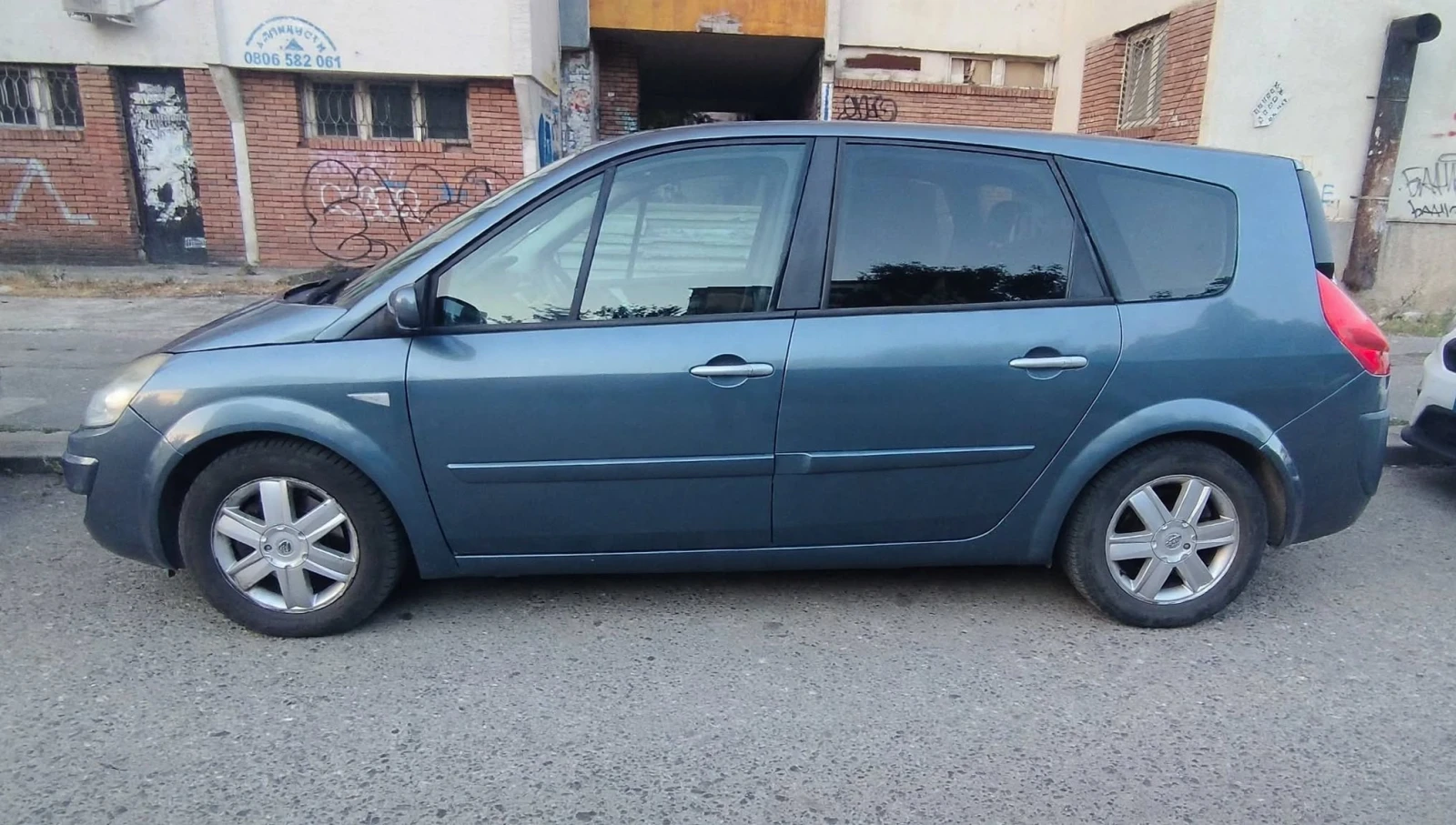 Renault Grand scenic, снимка 7 - Автомобили и джипове - 56411893