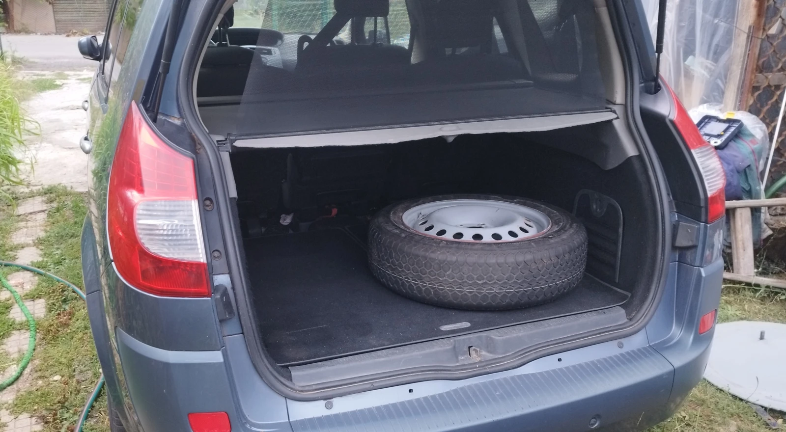 Renault Grand scenic, снимка 11 - Автомобили и джипове - 56411893