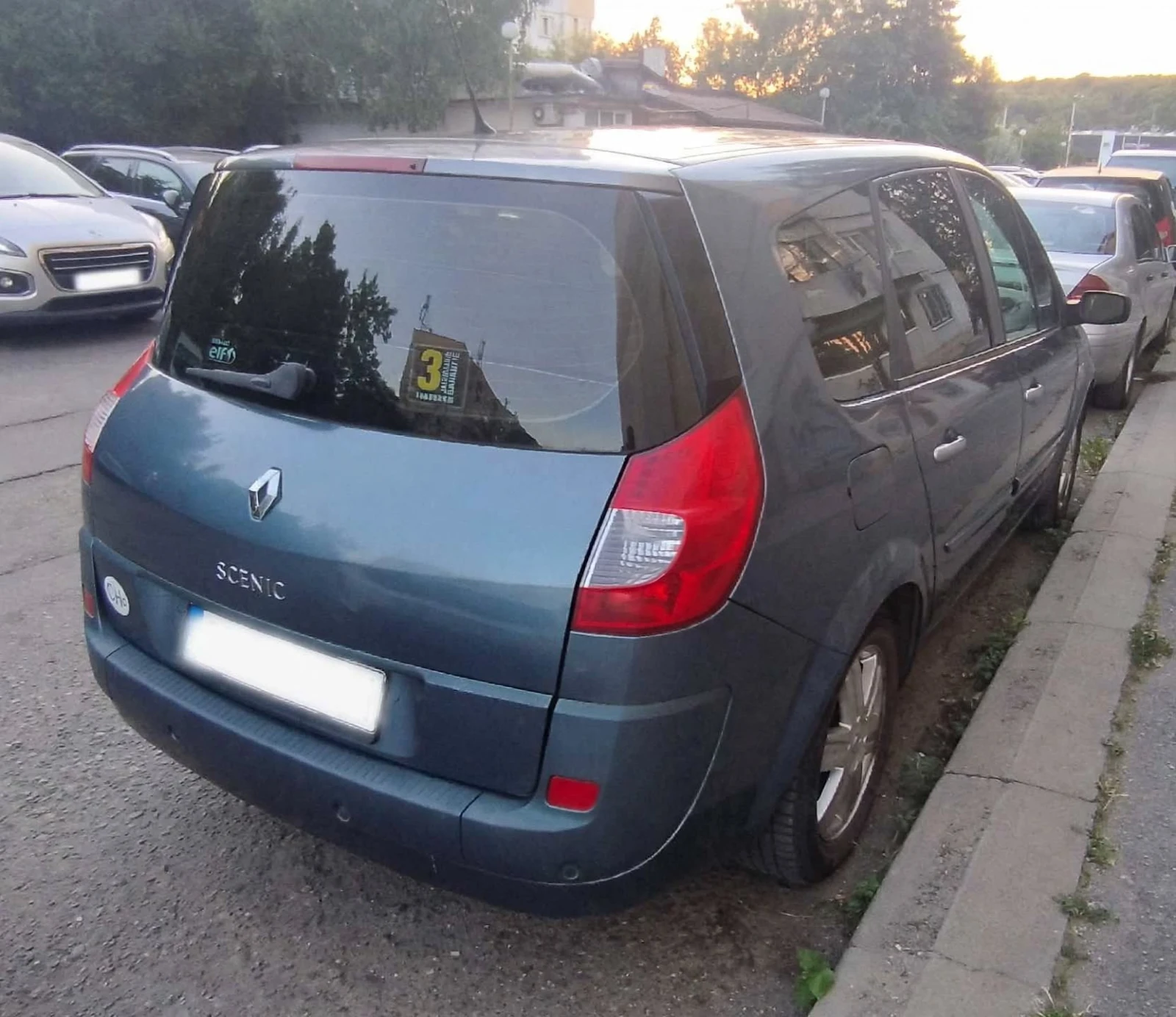 Renault Grand scenic, снимка 3 - Автомобили и джипове - 56411893