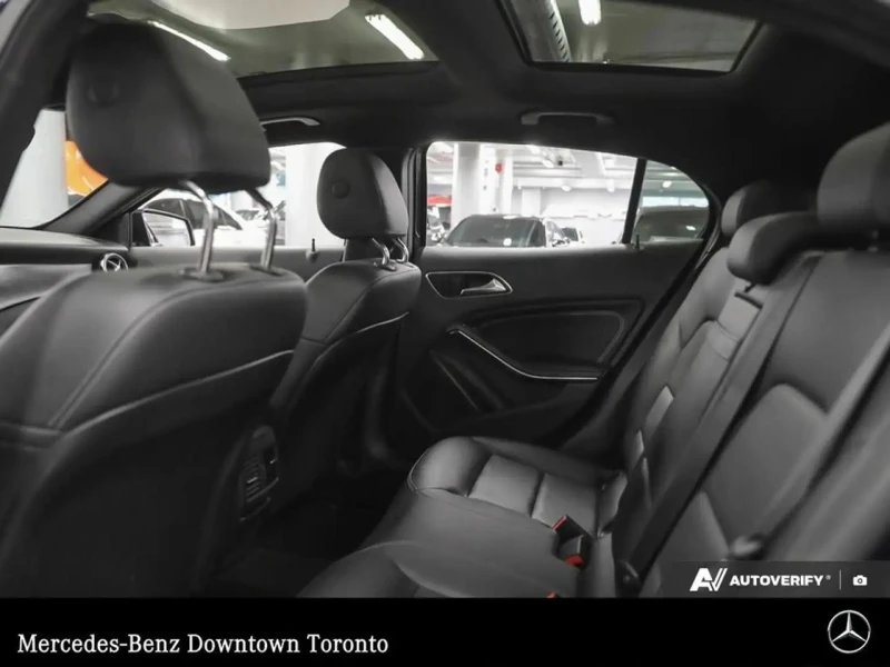 Mercedes-Benz GLA 250 AMG packet* Carplay* Пано* Подгрев, снимка 14 - Автомобили и джипове - 52317598