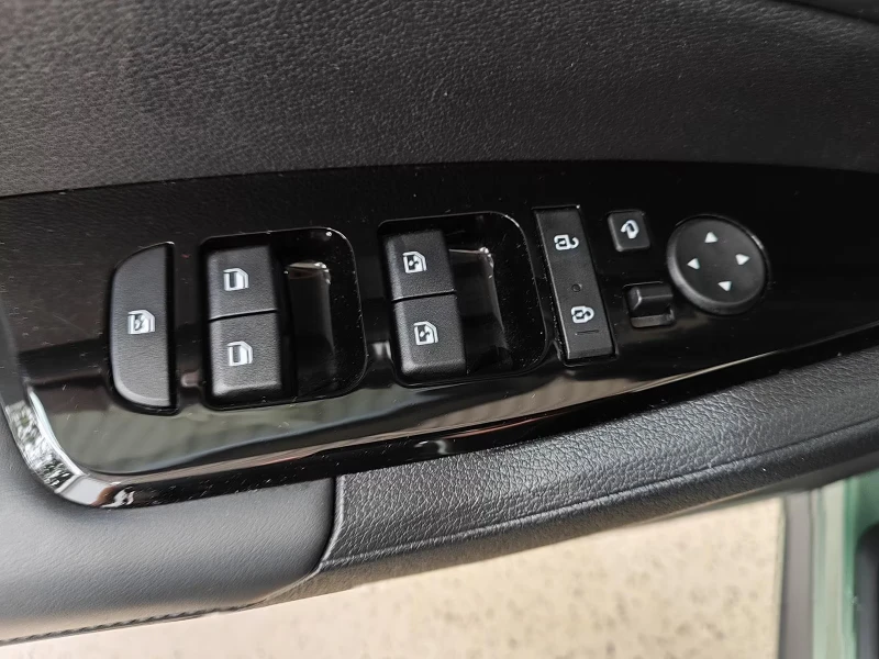 Kia Sportage PHEV/265HP/VISION/AWD/CAM/LED/NAVI/DIGI/555g, снимка 17 - Автомобили и джипове - 52320721