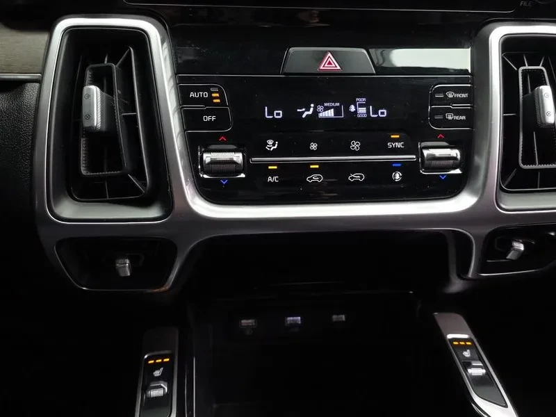 Kia Sorento 2.2 CRDi   2022   202 к.с.   ТОП ЦЕНА, снимка 13 - Автомобили и джипове - 55047723