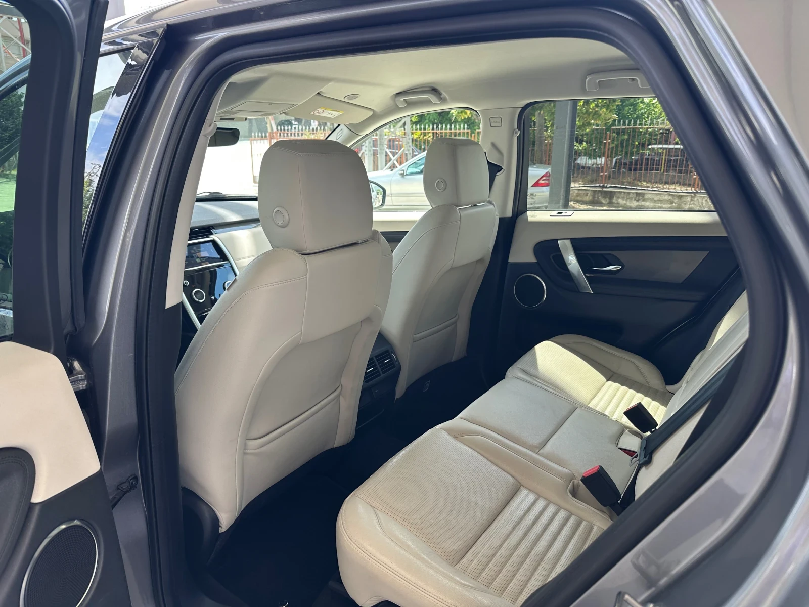 Land Rover Discovery Sport 2.0d/4x4/6+ 1/360Camera/AppleCarPlay/Android Auto/ - изображение 9