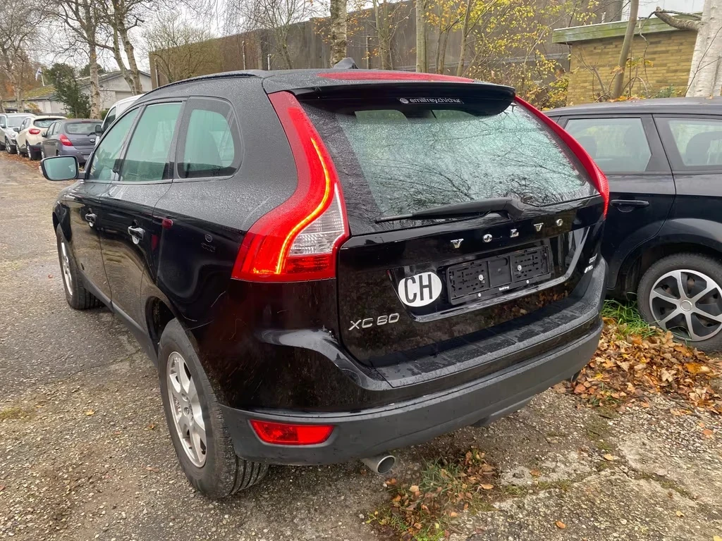 Volvo XC60 D5 AWD SUMMUM - изображение 3