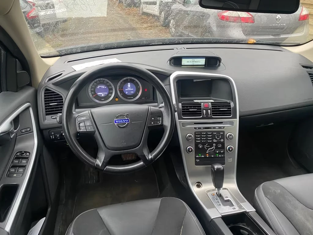 Volvo XC60 D5 AWD SUMMUM - изображение 9