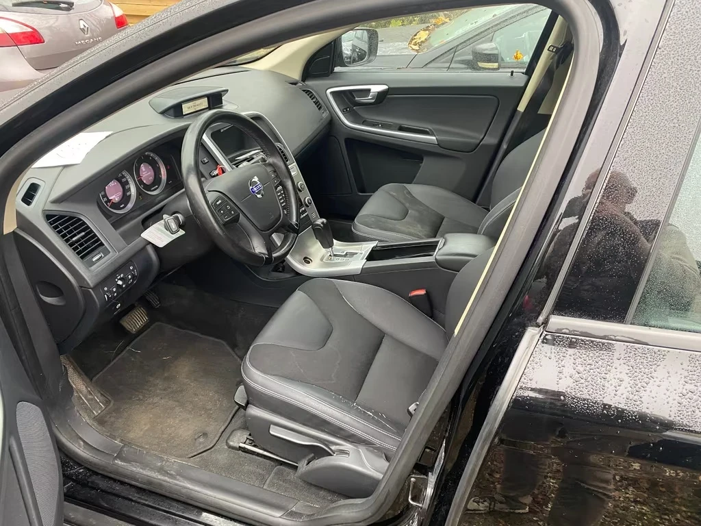 Volvo XC60 D5 AWD SUMMUM - изображение 6