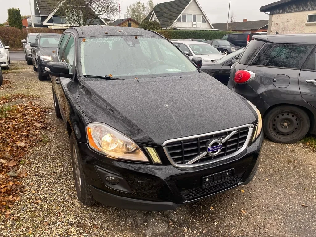 Volvo XC60 D5 AWD SUMMUM - изображение 2