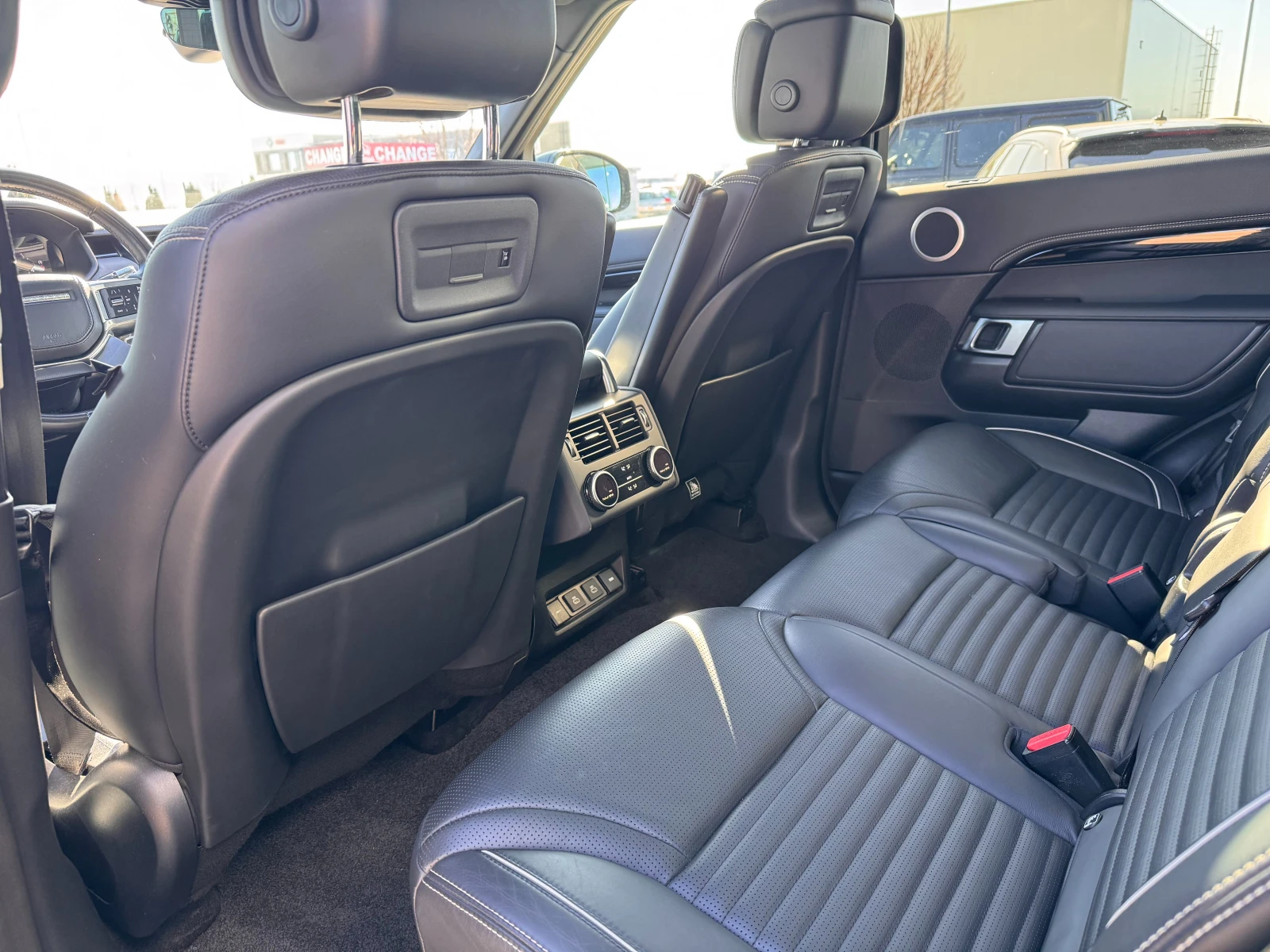 Land Rover Discovery / 7 МЕСТА / R DYNAMIC / MERIDIAN AUDIO / 360 / , снимка 13 - Автомобили и джипове - 53808575