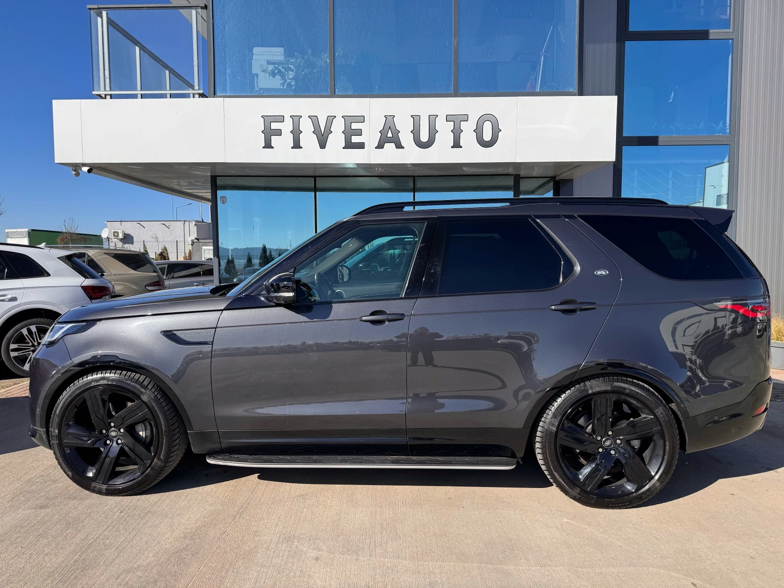 Land Rover Discovery / 7 МЕСТА / R DYNAMIC / MERIDIAN AUDIO / 360 / , снимка 4 - Автомобили и джипове - 53808575