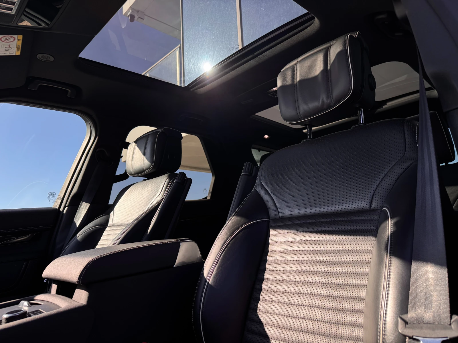 Land Rover Discovery / 7 МЕСТА / R DYNAMIC / MERIDIAN AUDIO / 360 / , снимка 12 - Автомобили и джипове - 53808575