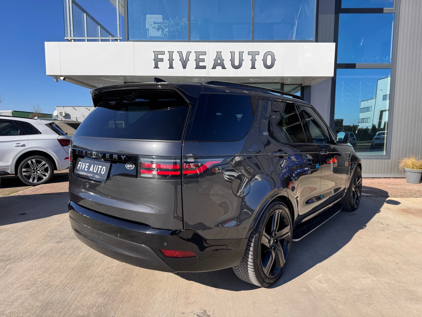 Land Rover Discovery / 7 МЕСТА / R DYNAMIC / MERIDIAN AUDIO / 360 / , снимка 7 - Автомобили и джипове - 53808575