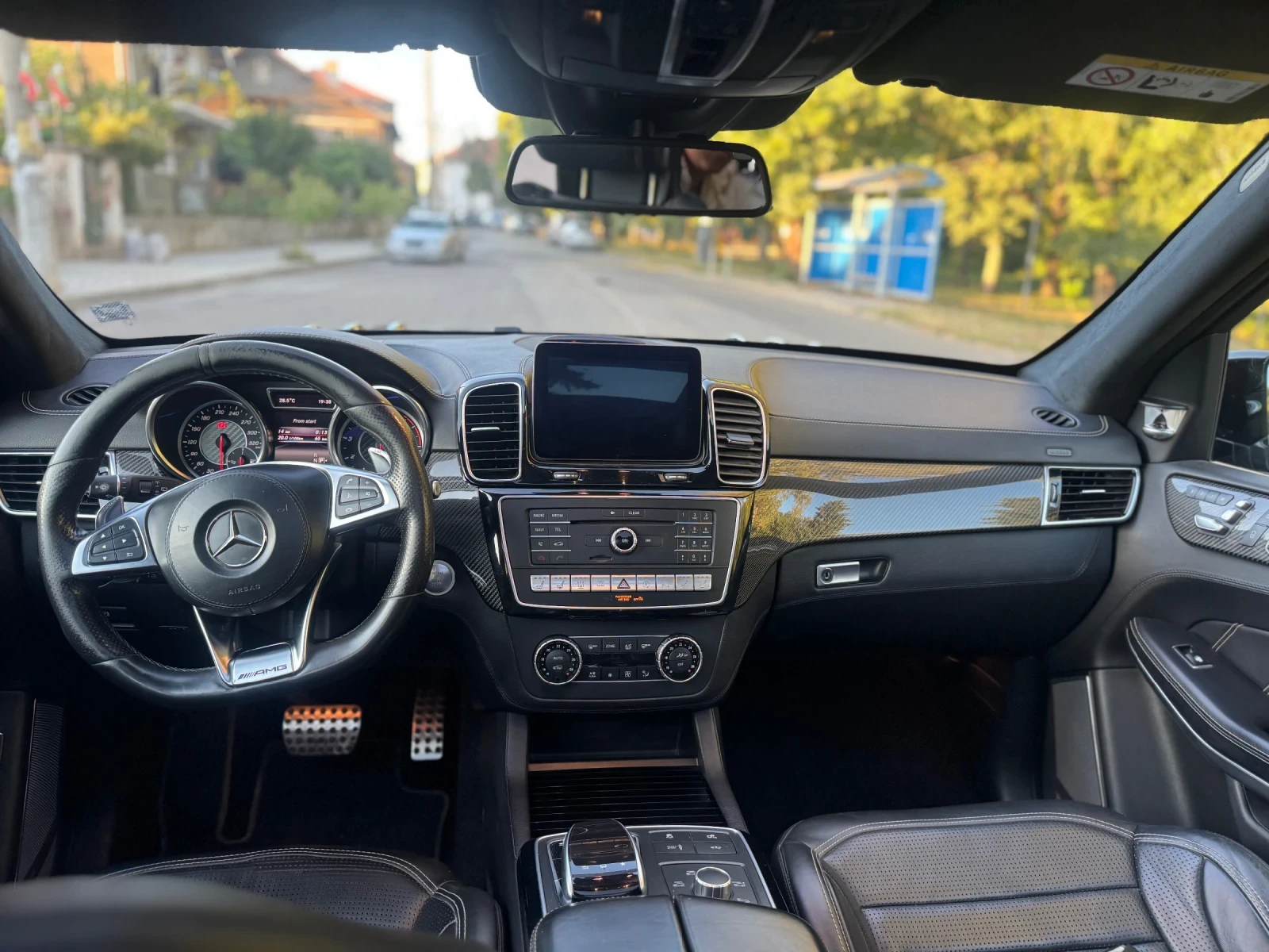 Mercedes-Benz GLS 63 AMG B&O/carbon/pano, снимка 13 - Автомобили и джипове - 56318172