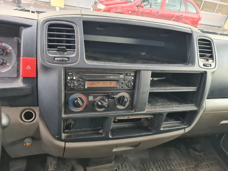 Nissan Capstar 2.5DXI 32/11 Бордово, снимка 11 - Бусове и автобуси - 52666649