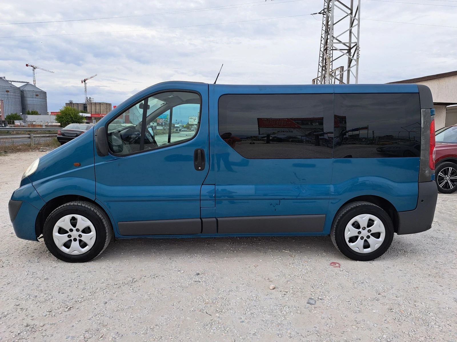 Opel Vivaro 2.0D/8+ 1/КЛИМА/115кс/230000км - изображение 2