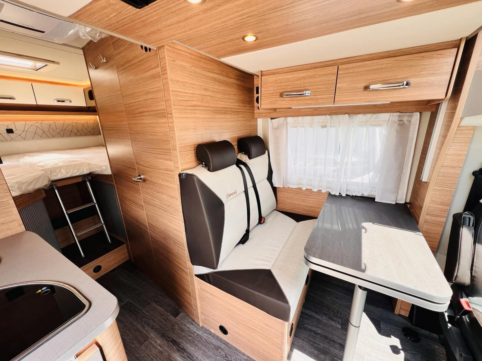 Кемпер Weinsberg АВТОМАТИК, KЛИМАТИК DOMETIC, СОЛАР, снимка 10 - Каравани и кемпери - 55244594
