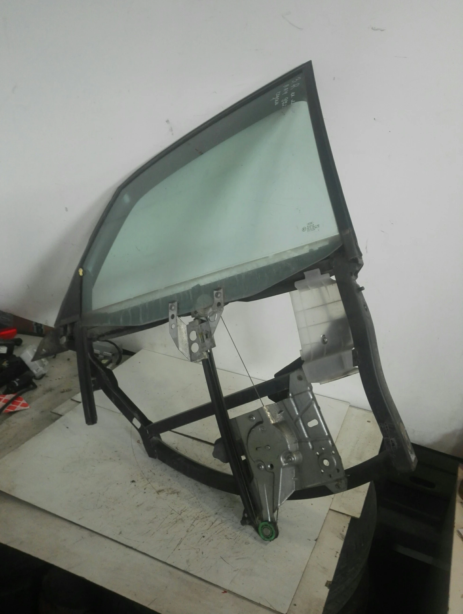 ел машинка стъкло задна дясна Ауди А4 седан,стъклоповдигач