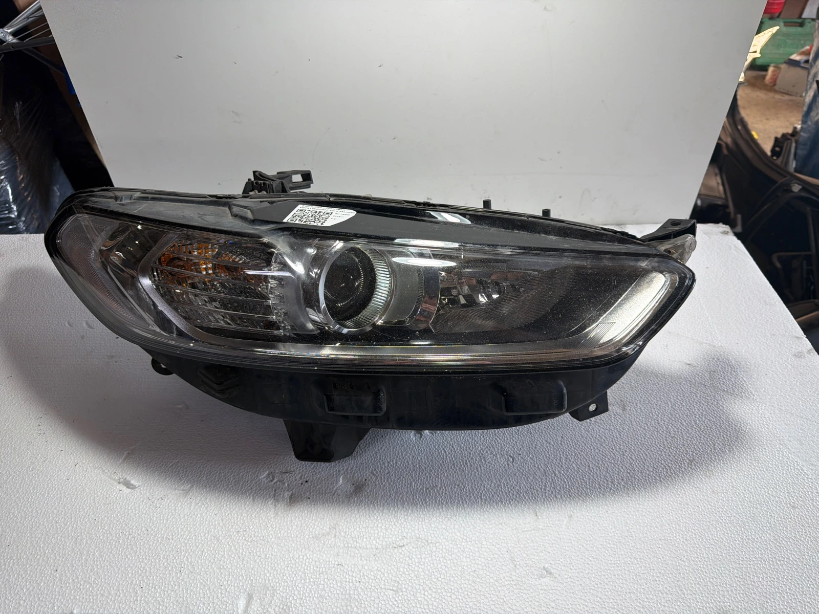 фар десен обикновен DS7313W029FC Ford Mondeo