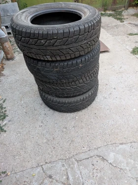 Гуми Зимни 215/70R16, снимка 2