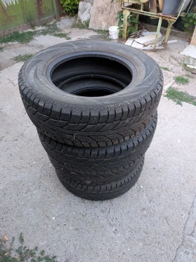 Гуми Зимни 215/70R16, снимка 1
