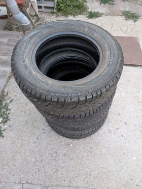 Гуми Зимни 215/70R16, снимка 3