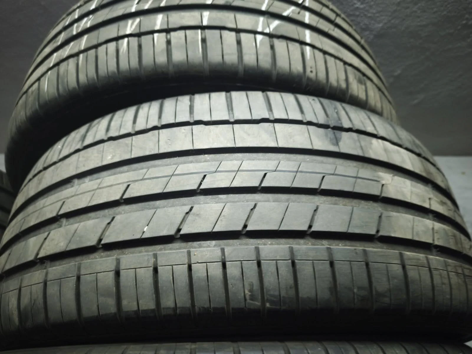 Гуми Летни 265/45R21, снимка 2 - Гуми и джанти - 54478351