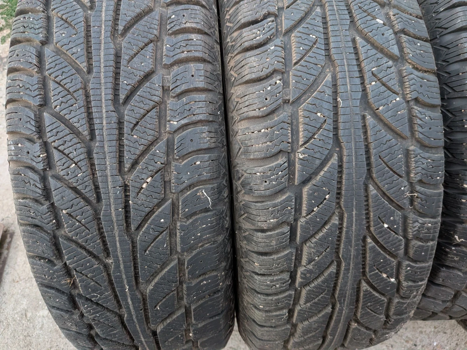 Гуми Зимни 215/70R16, снимка 12 - Гуми и джанти - 55658660