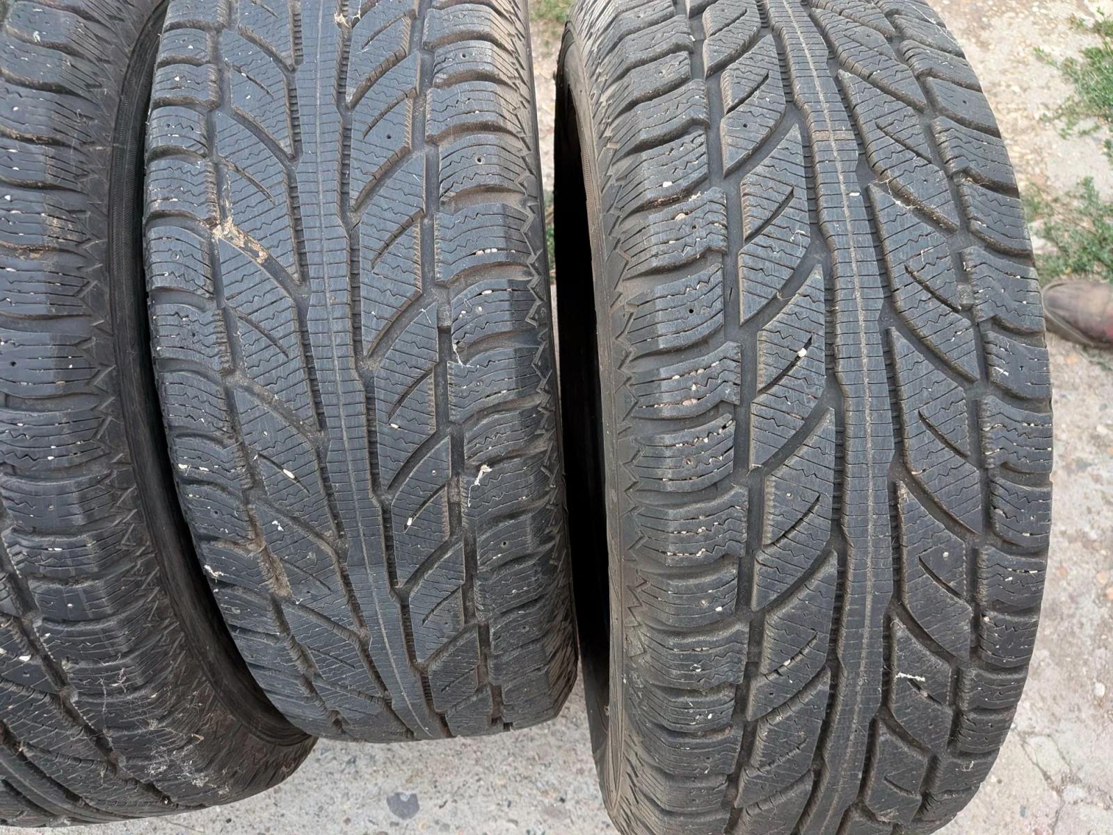 Гуми Зимни 215/70R16, снимка 13 - Гуми и джанти - 55658660