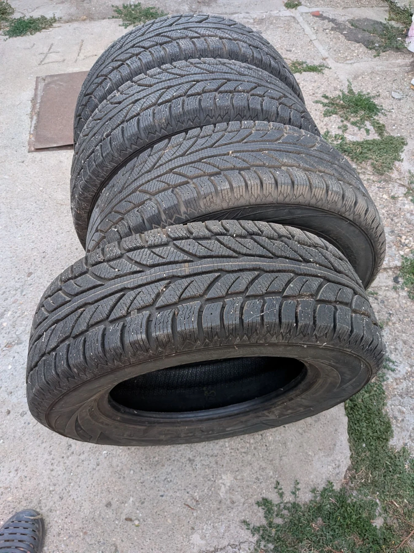 Гуми Зимни 215/70R16, снимка 14 - Гуми и джанти - 55658660