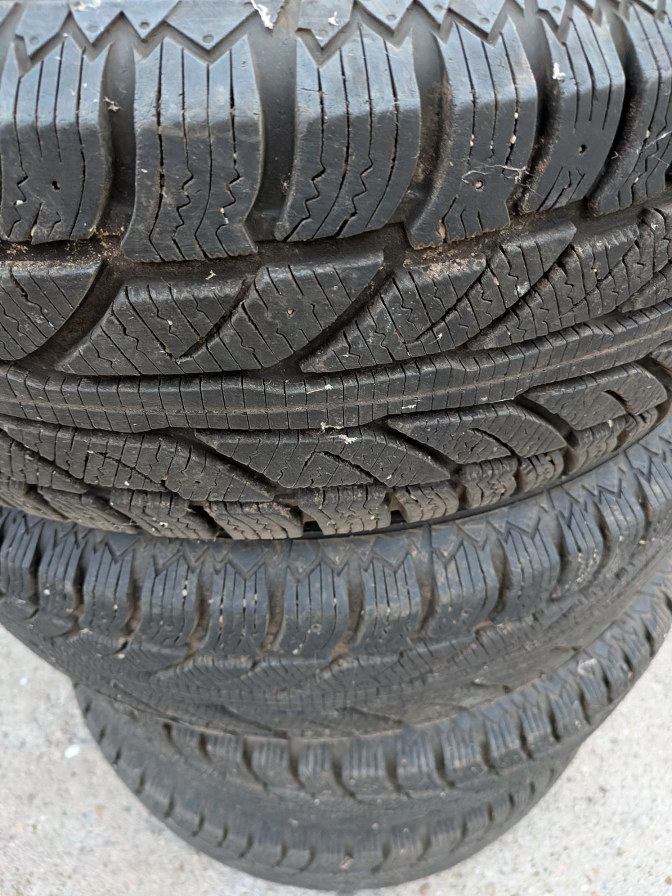 Гуми Зимни 215/70R16, снимка 6 - Гуми и джанти - 55658660