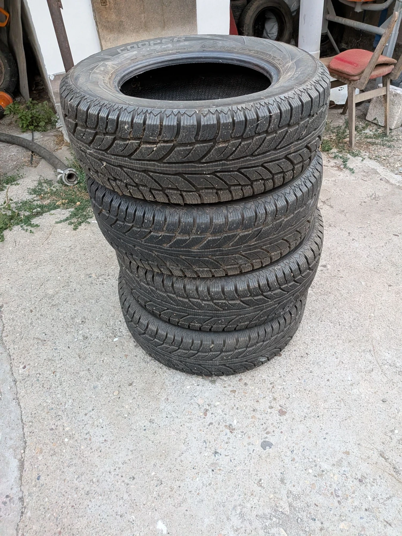 Гуми Зимни 215/70R16, снимка 4 - Гуми и джанти - 55658660