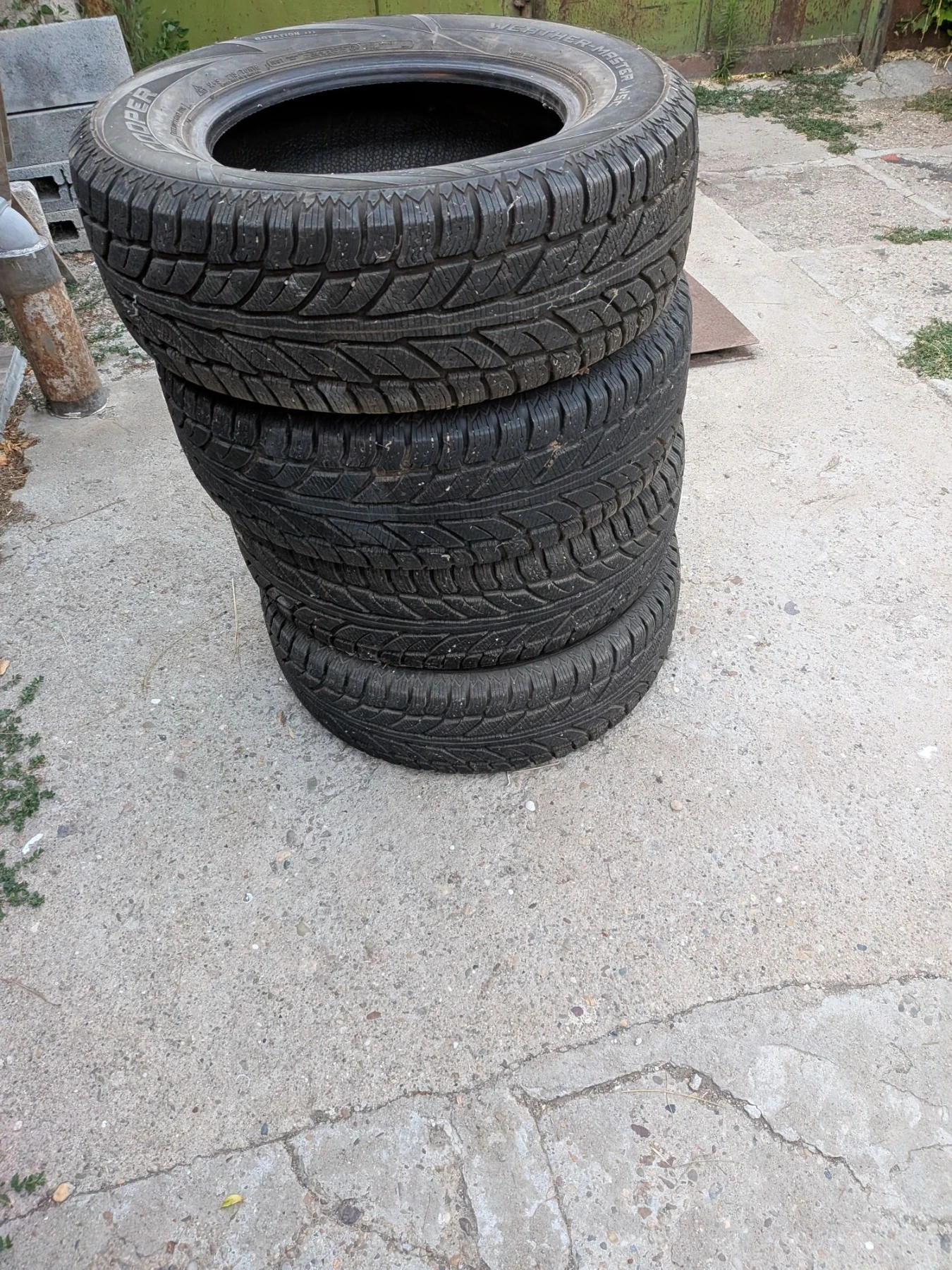 Гуми Зимни 215/70R16, снимка 2 - Гуми и джанти - 55658660