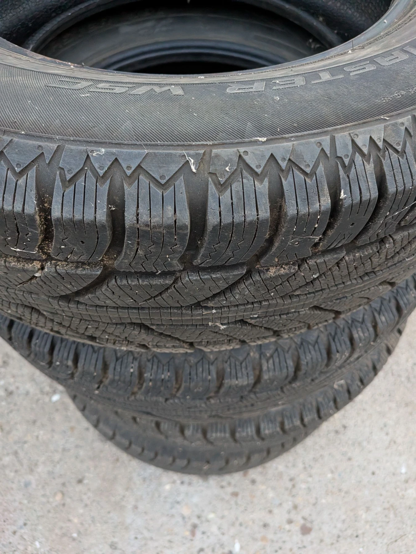 Гуми Зимни 215/70R16, снимка 5 - Гуми и джанти - 55658660