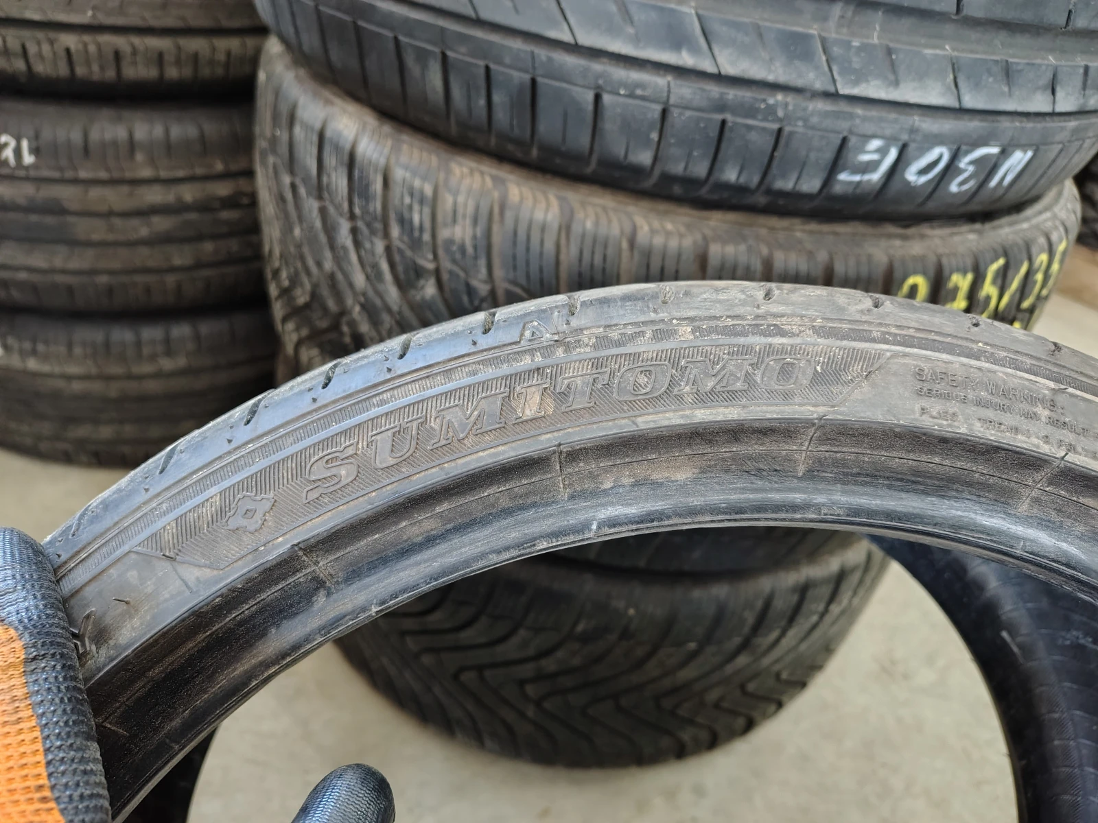 Гуми Летни 235/35R19, снимка 4 - Гуми и джанти - 55843917