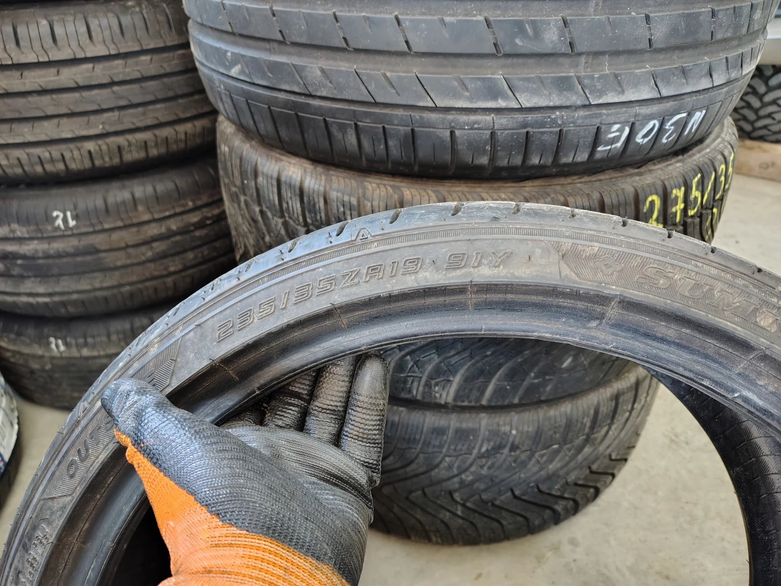Гуми Летни 235/35R19, снимка 6 - Гуми и джанти - 55843917