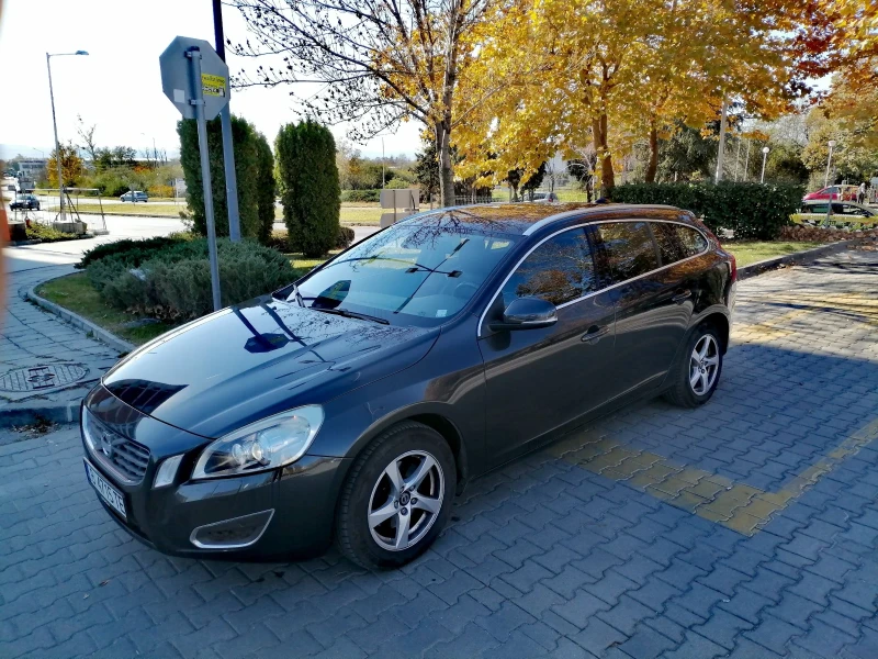 Volvo V60 1.6 D2  Първи собственик, снимка 1 - Автомобили и джипове - 47827385