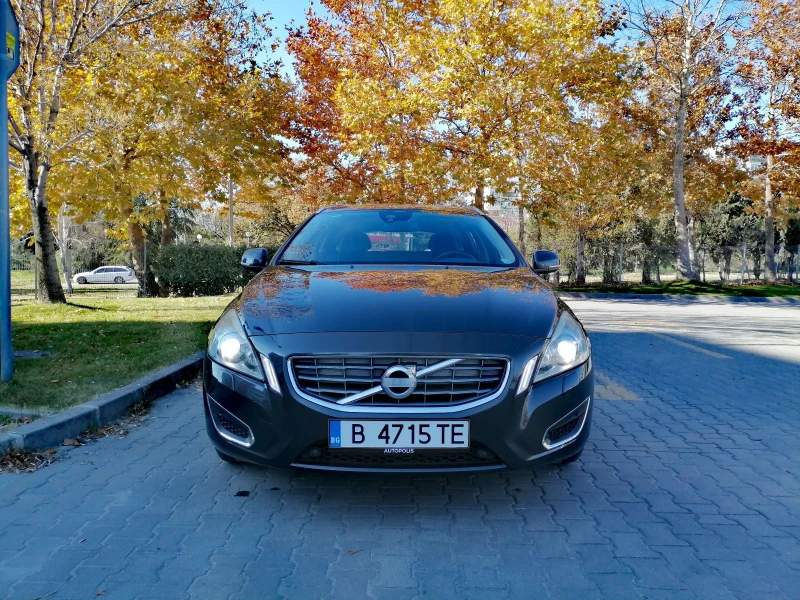 Volvo V60 1.6 D2  Първи собственик, снимка 5 - Автомобили и джипове - 47827385