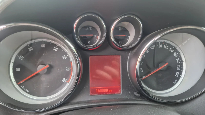 Opel Astra Sports Tourer , снимка 8 - Автомобили и джипове - 51524308