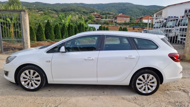 Opel Astra Sports Tourer , снимка 4 - Автомобили и джипове - 51524308