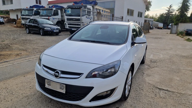 Opel Astra Sports Tourer , снимка 13 - Автомобили и джипове - 51524308