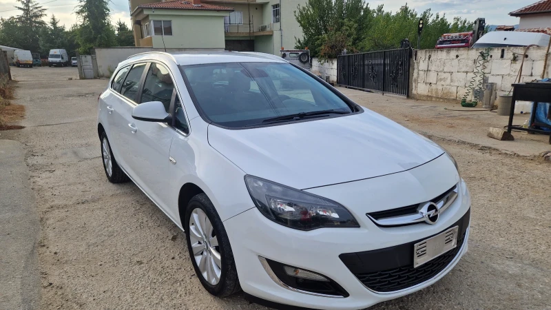 Opel Astra Sports Tourer , снимка 14 - Автомобили и джипове - 51524308
