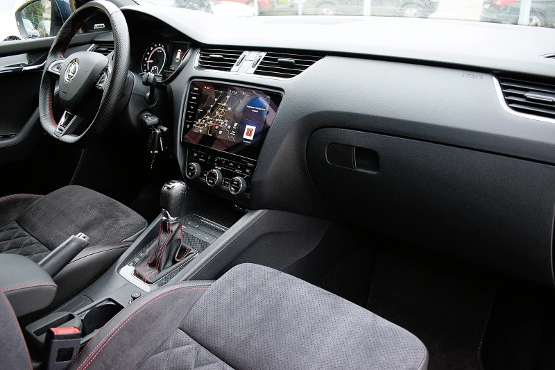 Skoda Octavia 2.0ШВЕЙЦАРИЯ-VRS/ДИСТРОНИК/КОЖА/НАВИ/АМБИЕНТНО ОСВ, снимка 11 - Автомобили и джипове - 52655879