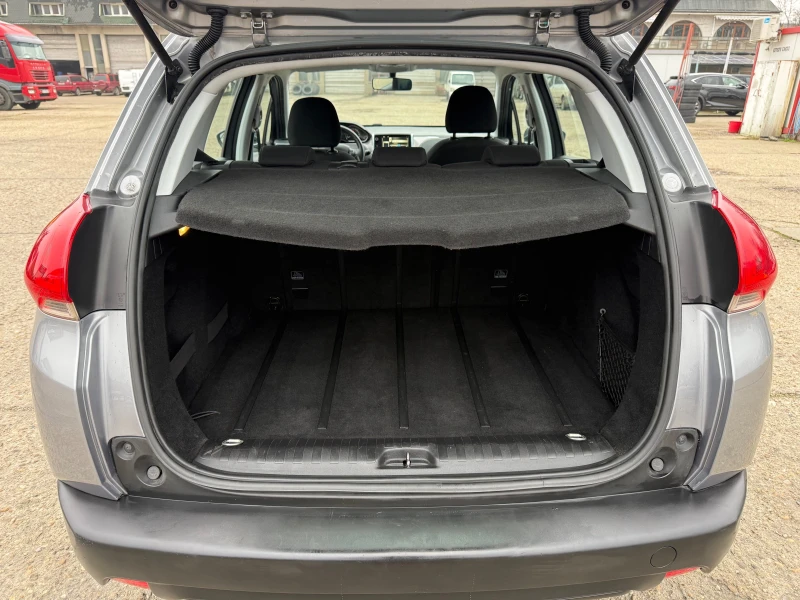 Peugeot 208 1.2 80 kc, снимка 15 - Автомобили и джипове - 52791359